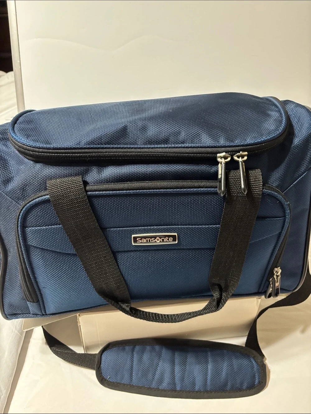 Samsonite overnite/carry on Shoulder Bag.